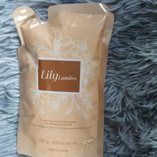 Creme Acetinado Lily Lumière de O Boticário. Novo e lacrado 