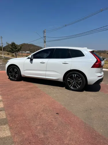 Volvo XC-60 XC 60 D-5 Momentum 2.0 AWD Diesel 5P 2020