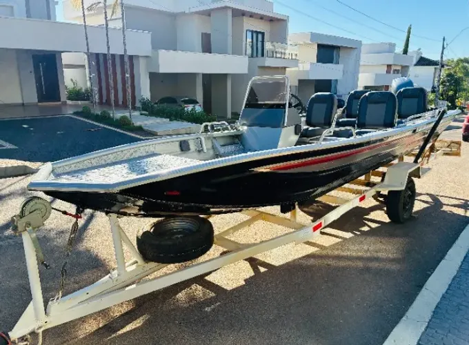 Lancha 2023 c/ motor 40HP 2T - MUITO NOVA!!!!