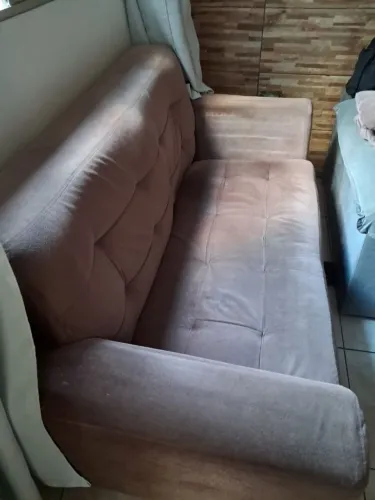 vende se um jogo de sofá um de 3 e 2 lugares