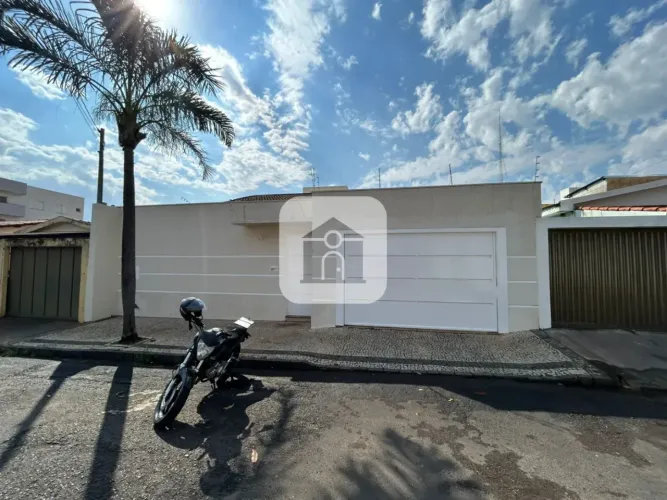 Casa para locação no bairro Santa Mônica