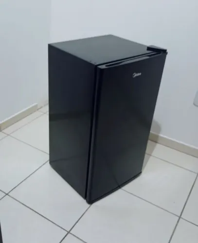 Vendo frigobar midea inverte praticamente novo