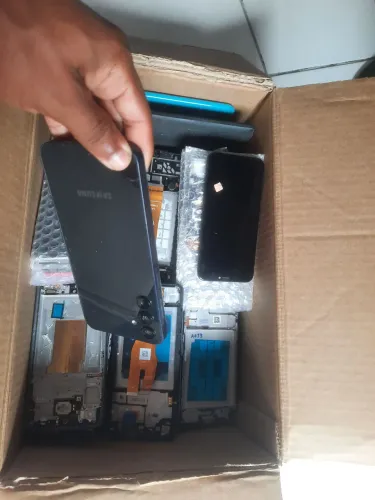 ? ATENÇÃO, TÉCNICOS DE ASSISTÊNCIA CELULARES ?