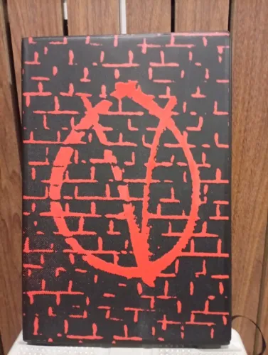 V de Vingança - Edição Absoluta Panini (Alan Moore) - LEIA A DESCRIÇÃO