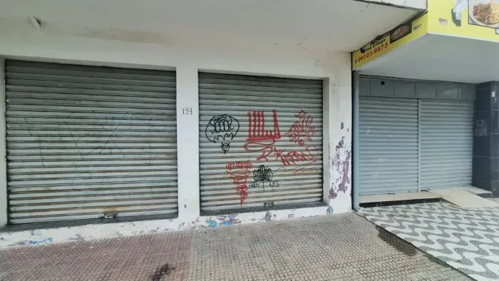 Imóvel para venda tem 550 metros quadrados com varias SALAS em Centro - Maceió - AL