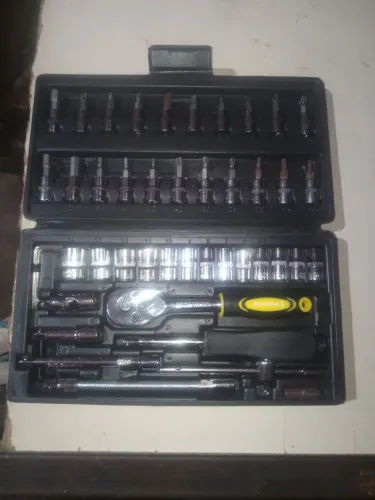 MALETA DE FERRAMENTAS ( PEQUENA )  + JOGO DE SOQUETES COM CATRACA DE 1/2 