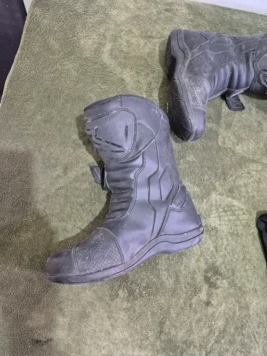 Calça e bota alpinistar 