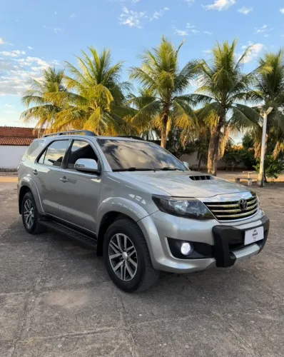Toyota Hilux SW4 SRV D4-d 4X4 3.0 TDI Dies. AUT 2015