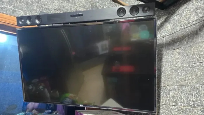 TV LG 43 POLEGADAS/ SOUNDBAR LG