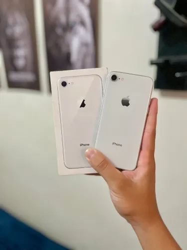iPhone 8 na caixa