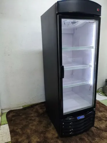 Freezer Cervejeira Usada Metalfrio - Preta