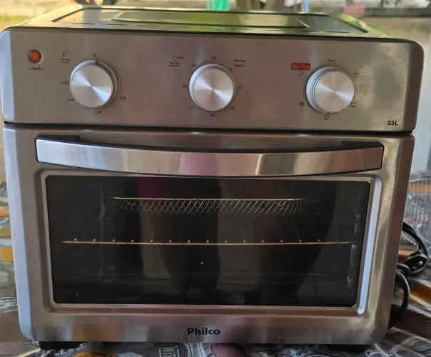 Forno Elétrico e Air Fryer Philco PFE25I, um modelo 2 em 1 com capacidade de 25 litros.