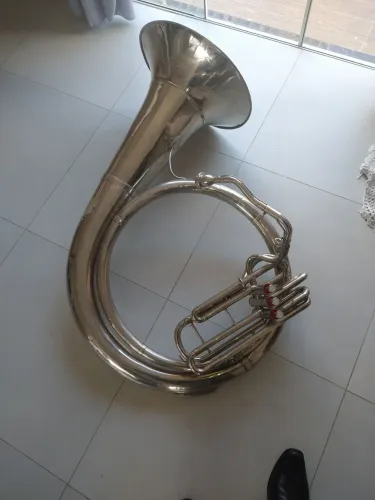 Instrumento musical sousafone tonalidade em Dó 