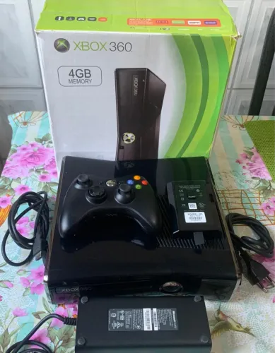 Xbox 360 Slim Com + de 8000 jogos OPORTUNIDADE!!!
