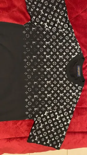Camisas Louis Vuitton e Moncler !! Em ótimo estado !!
