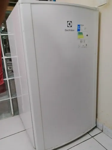 Frigobar Electrolux Uma Porta 122L Branco | Gelando Tudo | Geladeira Pequena |