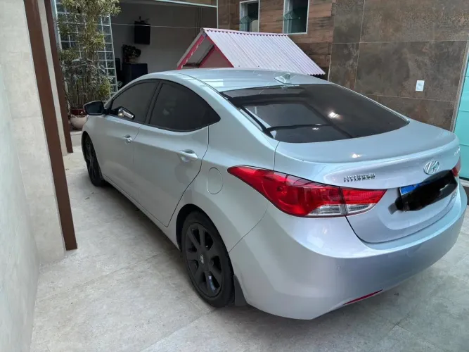 Hyundai Elantra GLS 1.8 16V Aut. 2013