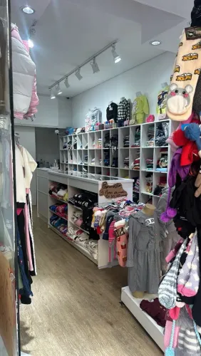 Vendo loja completa com roupas infantil e juvenil, móveis e manequins!