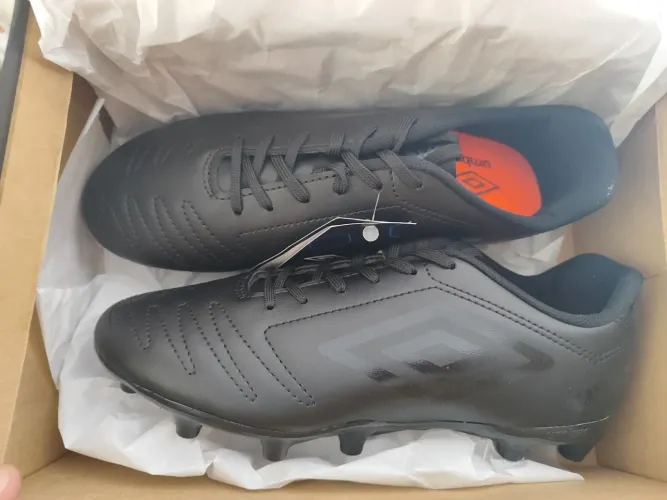 Chuteira Umbro Class Campo - TAM 43 (Nova na Caixa com Etiqueta)