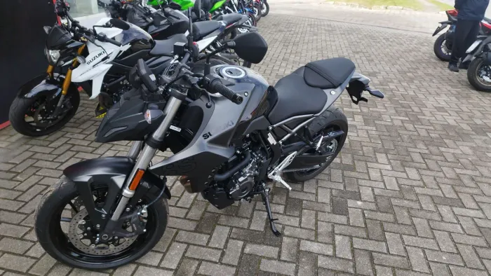 Suzuki GSX 8s - 800cc - 3300km - 2025
