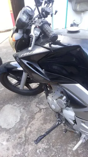 Passo financiamento de fazer , entrada em dinheiro ou troca por outra moto !!