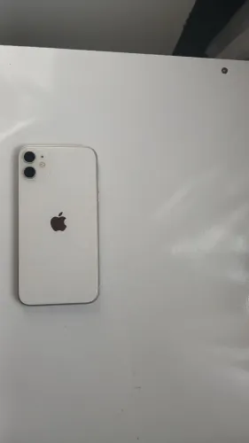 Iphone 11 128 GB com defeito/placa queimada, aparelho não liga, bom para retirada de peças