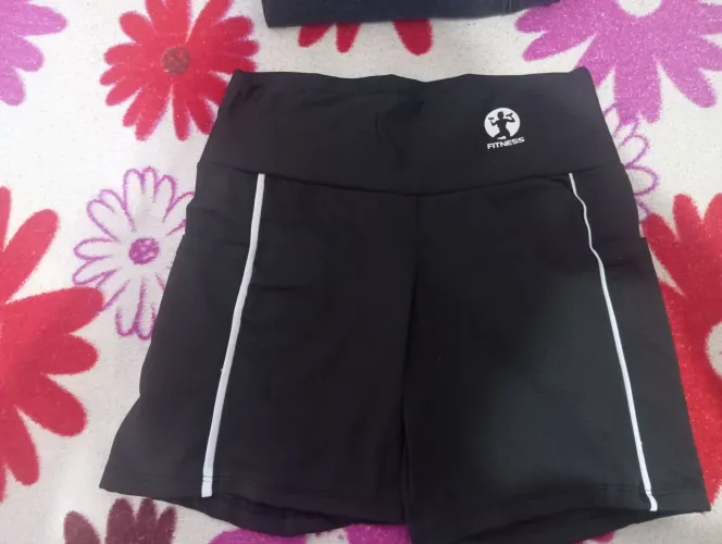 Short legging com bolso feminino