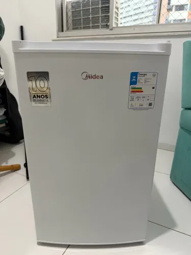 Frigobar Midea 124 L Extra . Estado de Novo