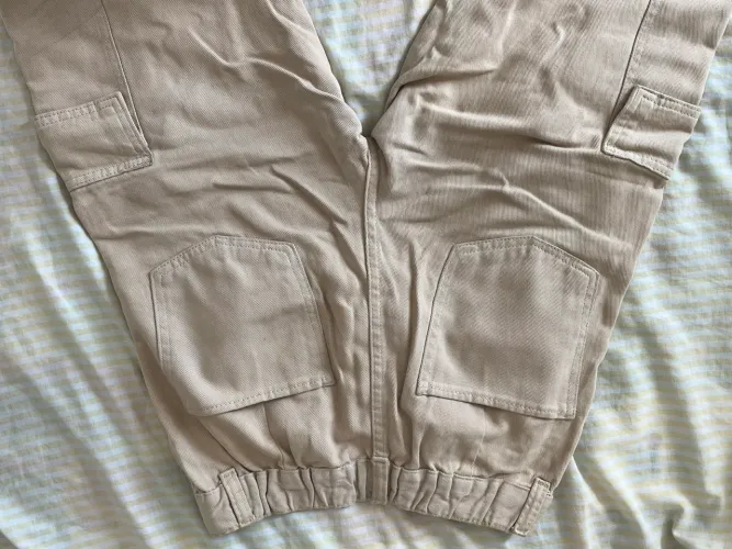 Calça jeans bege cargo