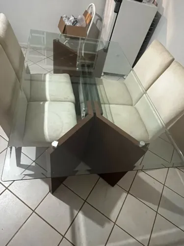 Mesa Vidro 6 lugares com 4 cadeiras