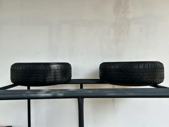 Pneus de uma Hilux original Bridgestone 656/65 R17