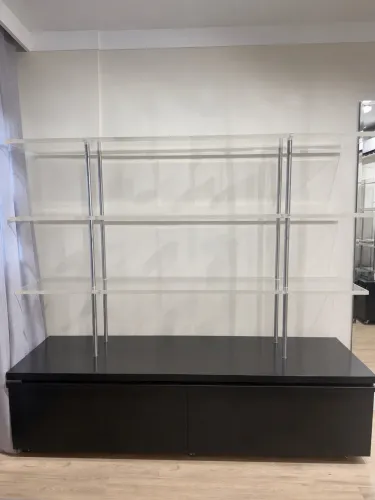Prateleira com gaveta para loja