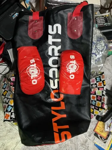 Kit saco de pancadas vazio 80 cm + par de luvas