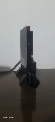 PS2 Slin, com: jogos em DVD, memory card, pen drive com 1 jogo, controles