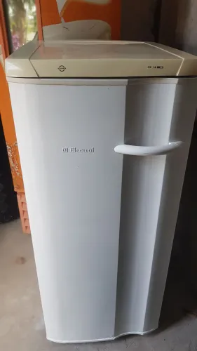 Frizzer vertical a venda