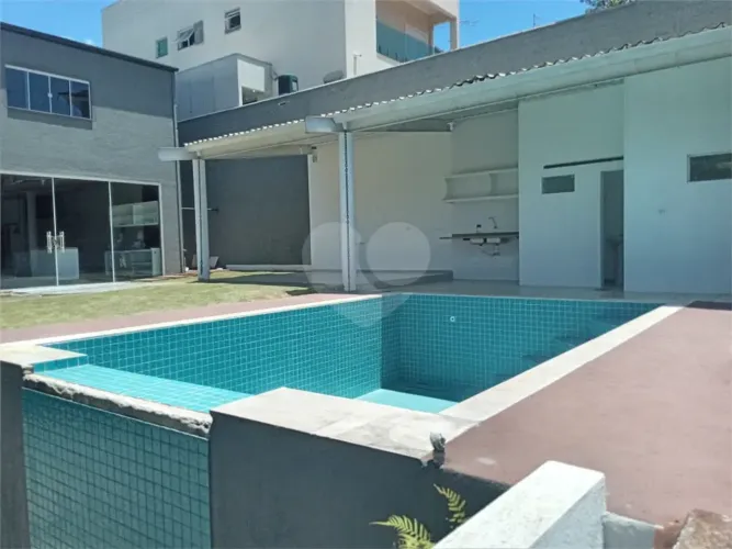 Casa à venda com 2 quartos, sendo 3 suítes, no condomínio Aruã, Mogi das Cruzes - SP