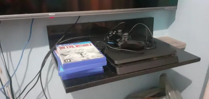 Play Station 4 slim