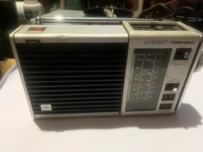 rádio vintage Toshiba IC-700 ICFET