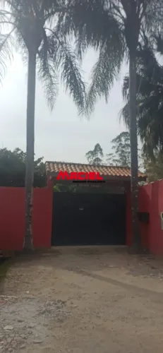 Exelente chácara, em Caçapava com 3 dormitórios