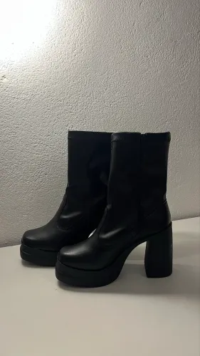 Bota salto alto
