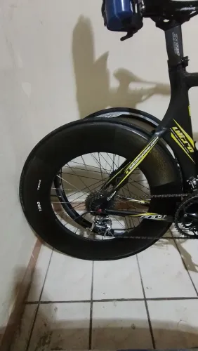 Vende se rodas Zipp perfil 1180,em fibra de carbono.