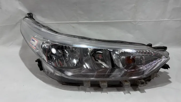 Farol Yaris 2018/2021 original lado direito 