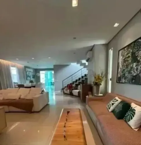 Alugo/Vendo Casa Duplex no Quintas das Laranjeiras. 4 amplas Suítes. Piscina. Mobiliada