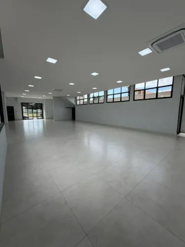 Imóvel disponível para locação, localizado há poucos metros do Franca Shopping, na Av. Rio