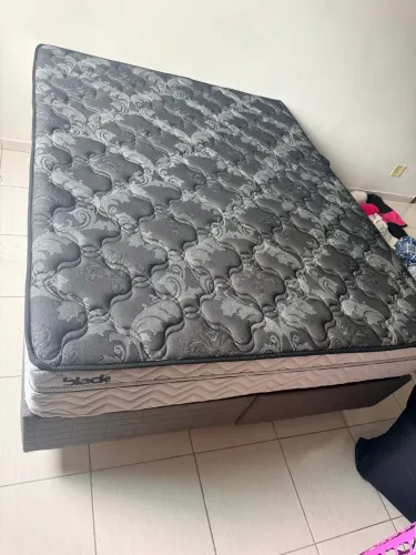 Cama box Queen 3 meses de uso
