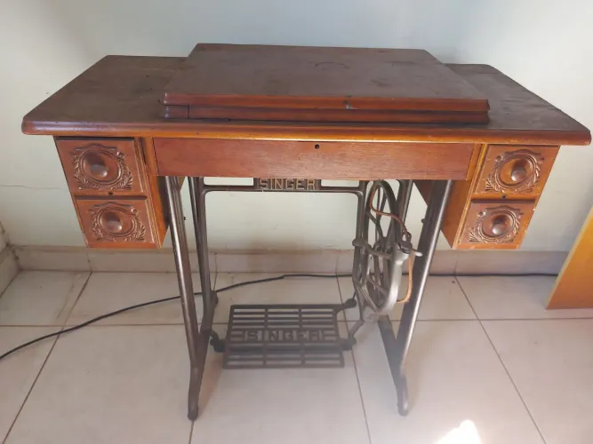 Máquina de costura Singer, antiga