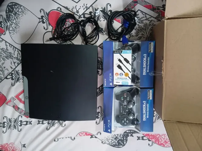 Vendo PS3 Semi-Novo com Jogos