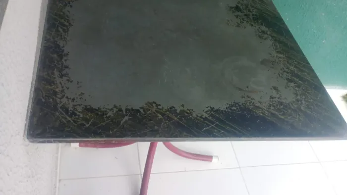 Vendo mesa no valor de R$250.00 reais