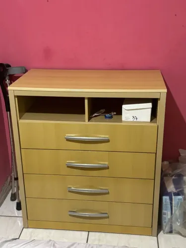 Conjunto cômoda e mesinha de cabeceira