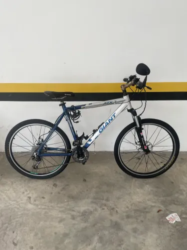 Bicicleta Giant Boulder Aro 26 - quadro leve e resistente